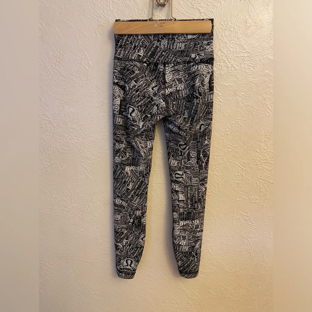 Lululemon legging wunder train with lululemon logo